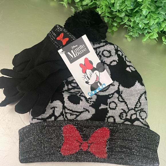 NWT Minnie Mouse Beanie & Glove Set - Picture 2 of 9